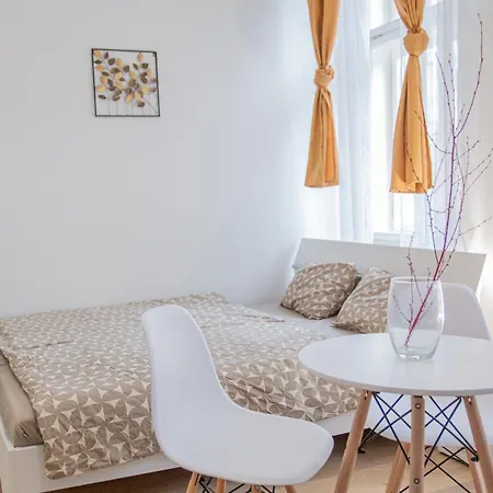 Cozy By Wenceslas Square شقة